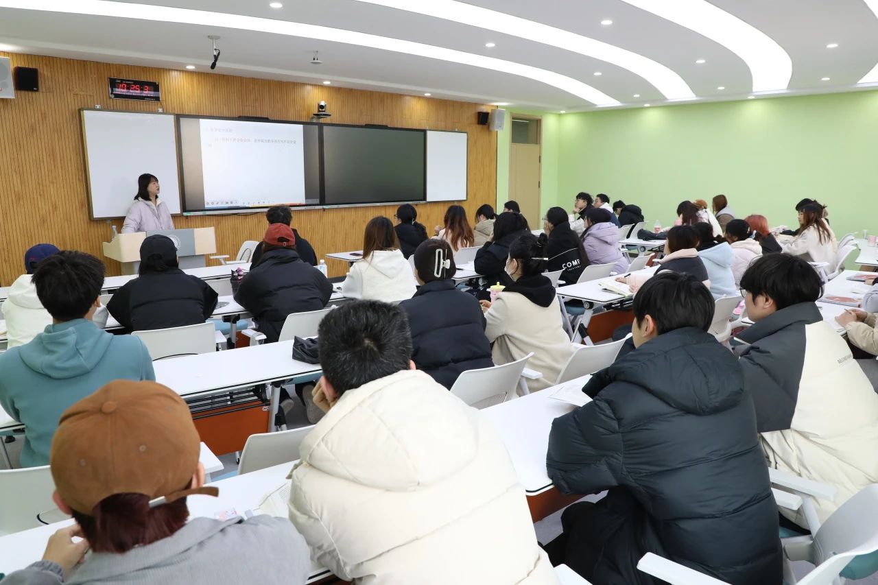 数据要素赋能教育！看这所学校“三位一体”的智慧教学新模式